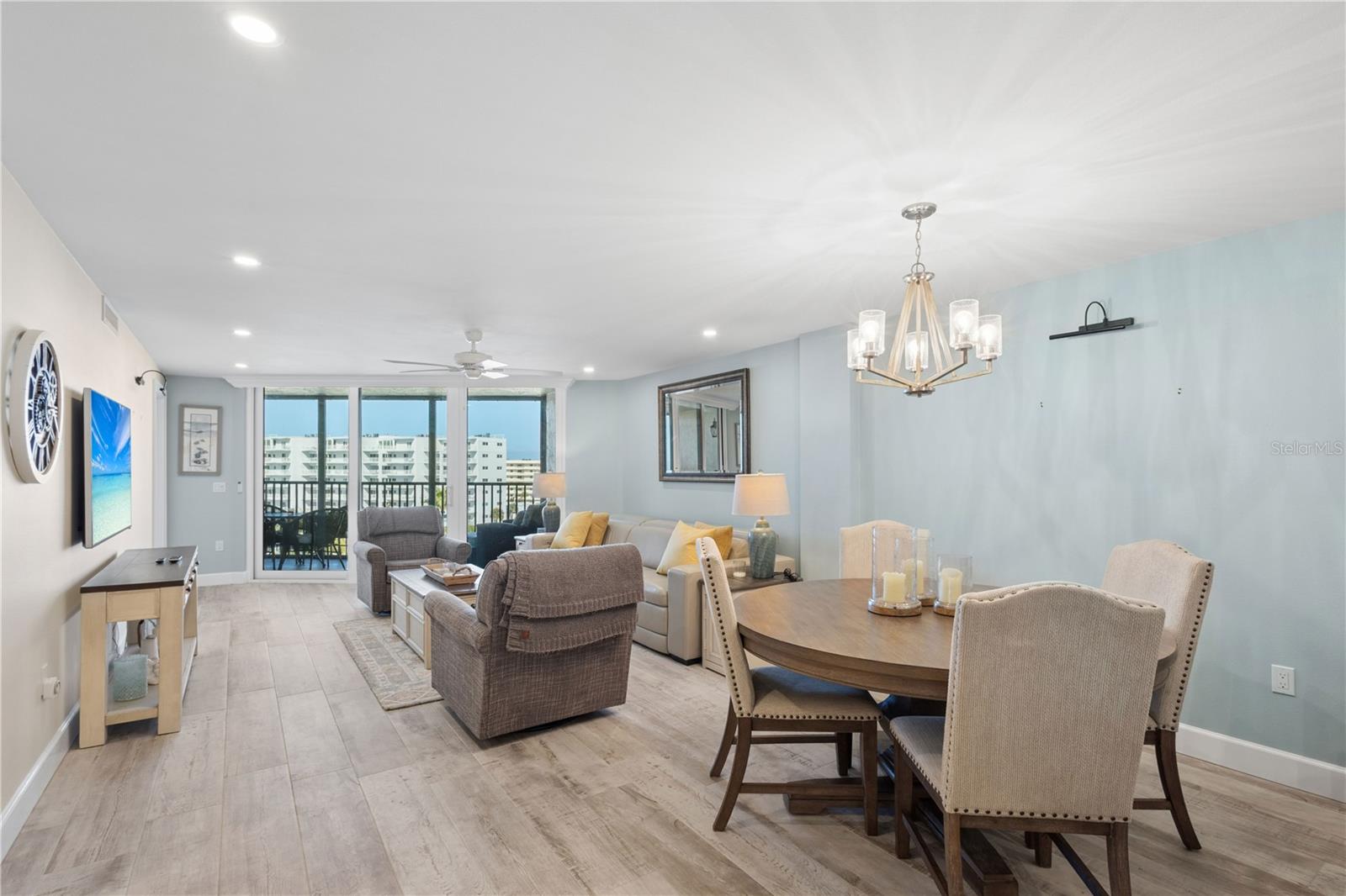 Image 9 of 39 For 5880 Midnight Pass Road 704