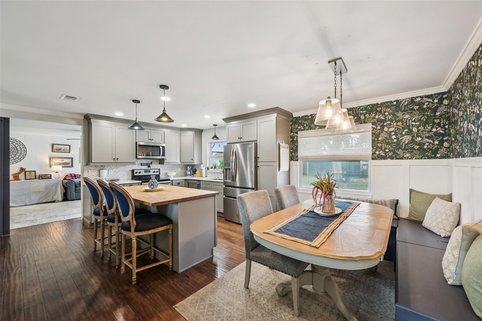 Image 8 of 38 For 808 60th Street Nw