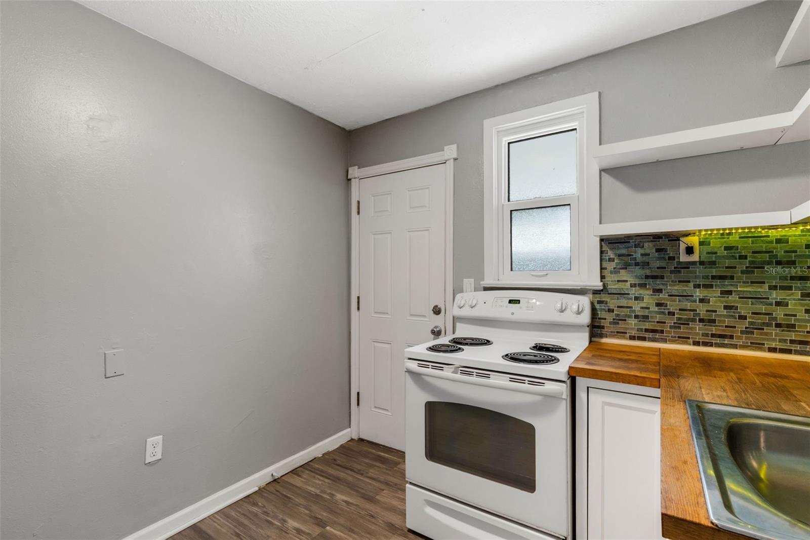 Image 13 of 65 For 1608, 1610, 1612 11th Street W