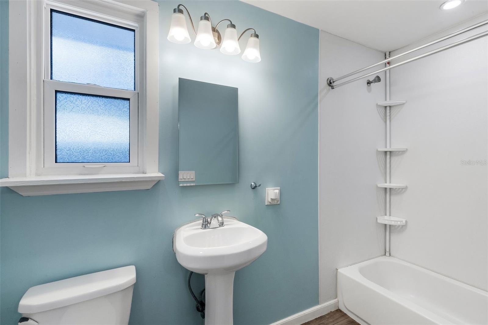 Image 18 of 65 For 1608, 1610, 1612 11th Street W