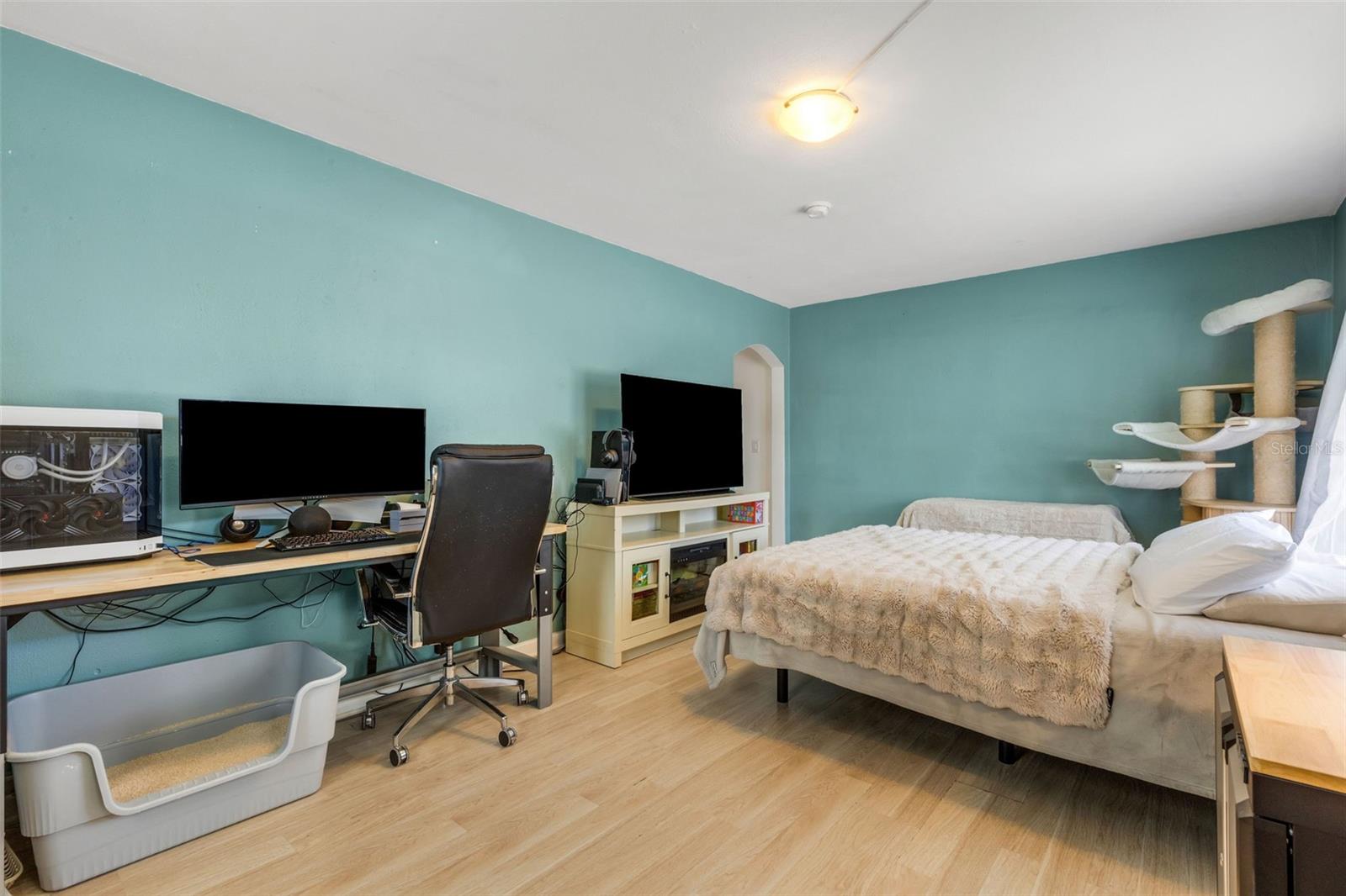 Image 21 of 65 For 1608, 1610, 1612 11th Street W