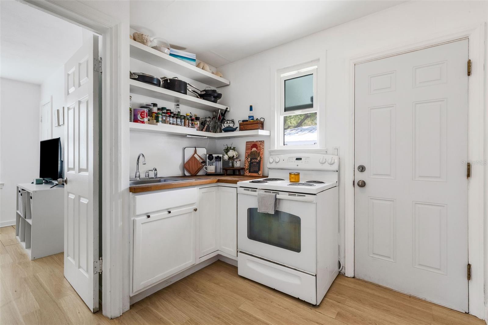 Image 24 of 65 For 1608, 1610, 1612 11th Street W