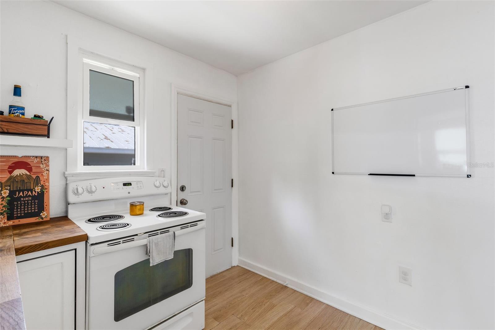 Image 27 of 65 For 1608, 1610, 1612 11th Street W