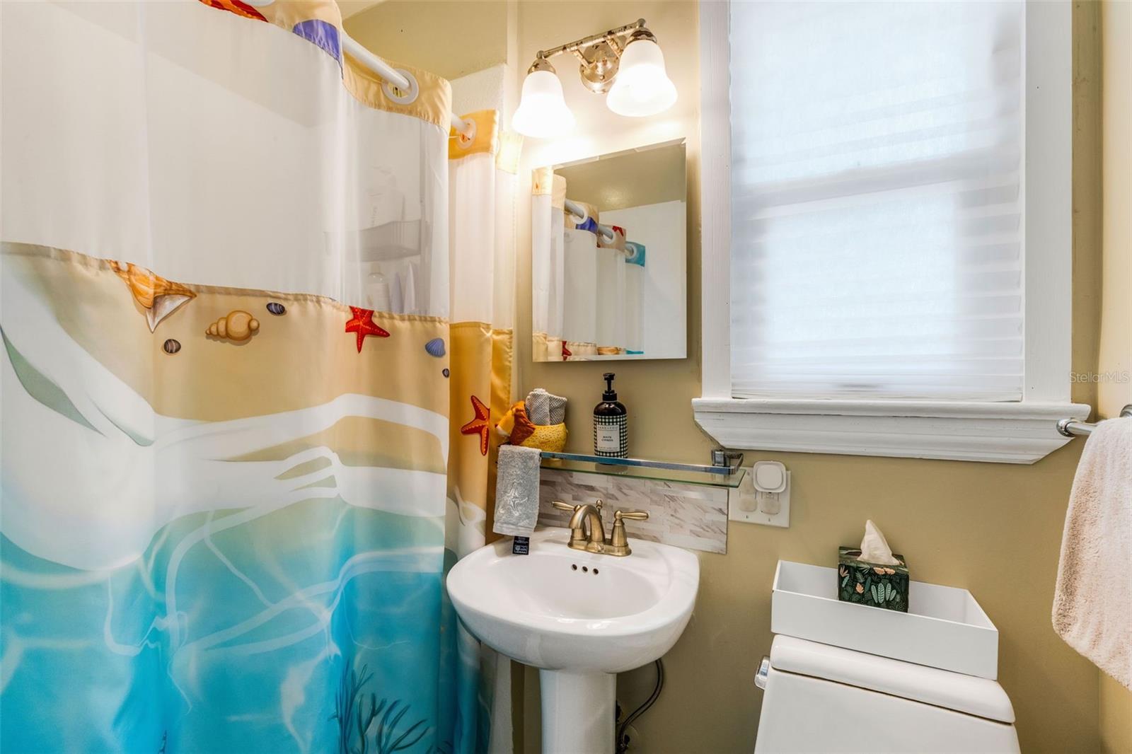 Image 32 of 65 For 1608, 1610, 1612 11th Street W