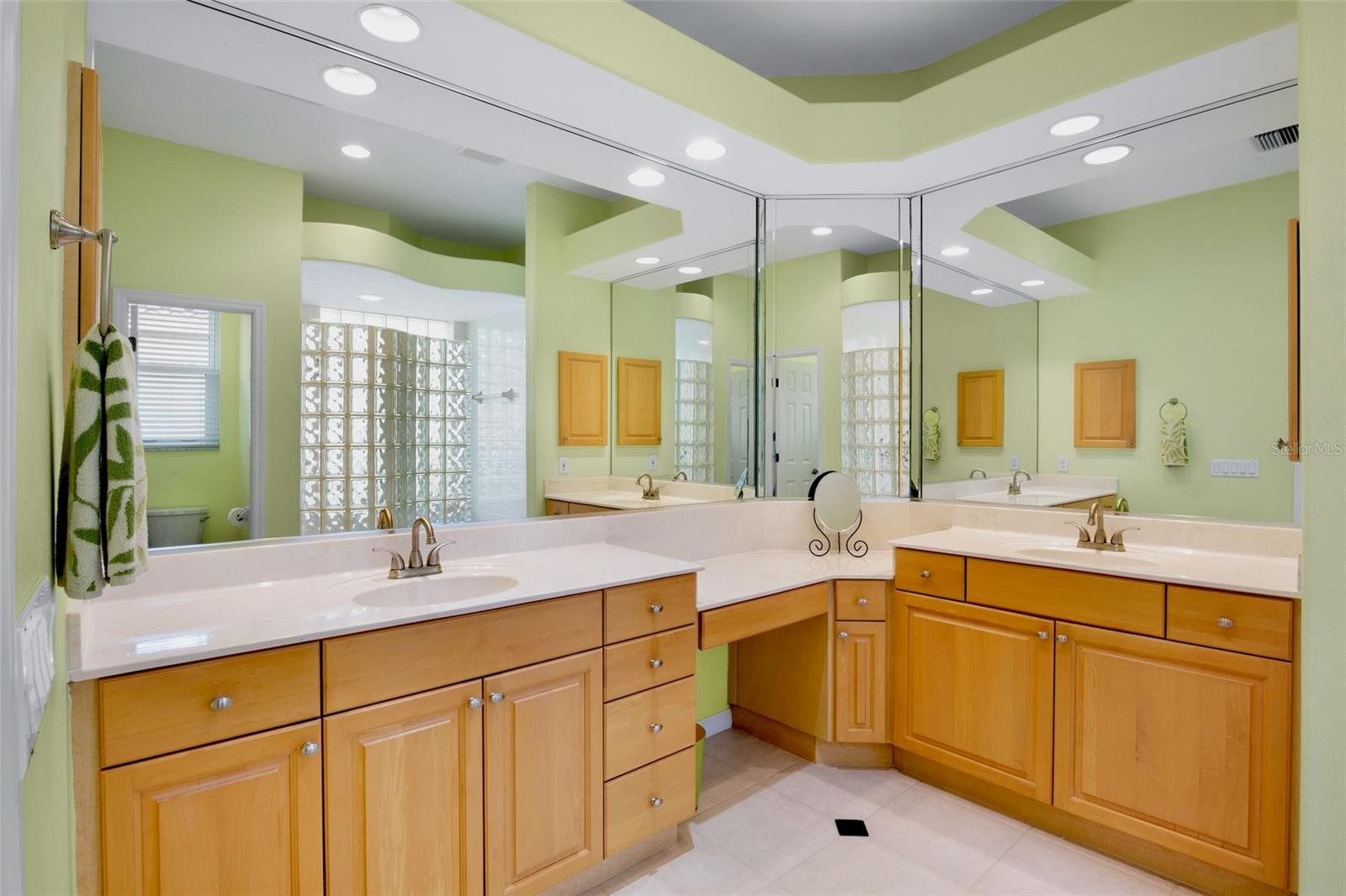 Image 24 of 50 For 4980 Sabal Lake Circle