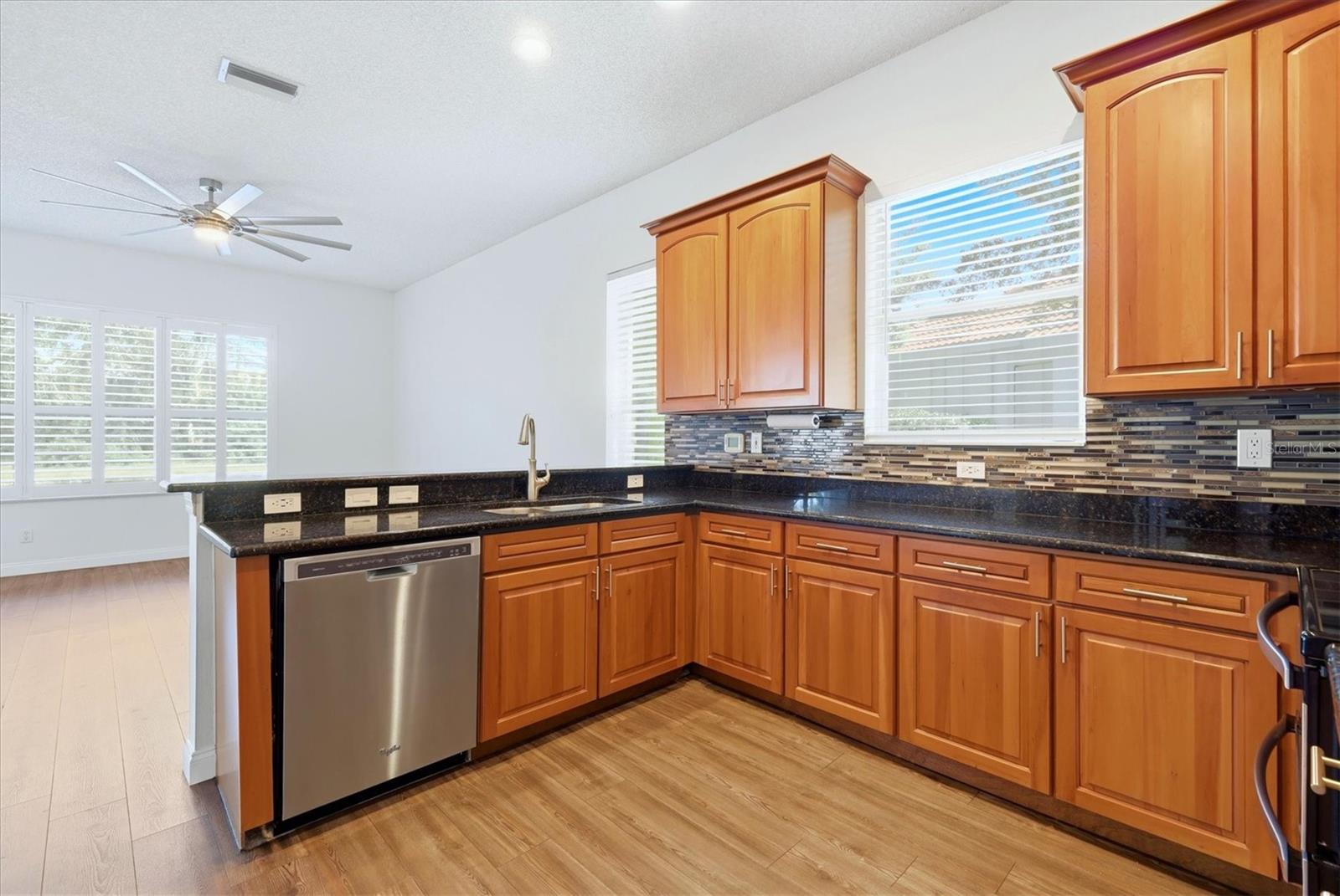 Image 11 of 38 For 8876 Huntington Pointe Drive