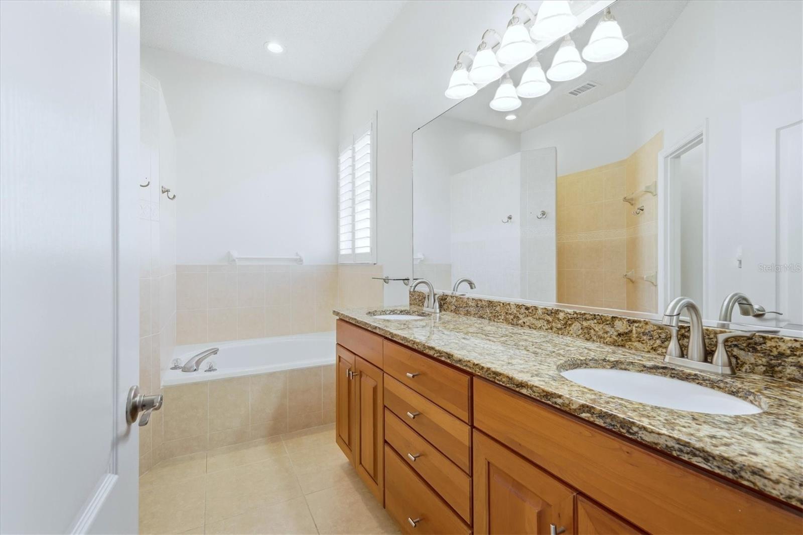 Image 23 of 38 For 8876 Huntington Pointe Drive