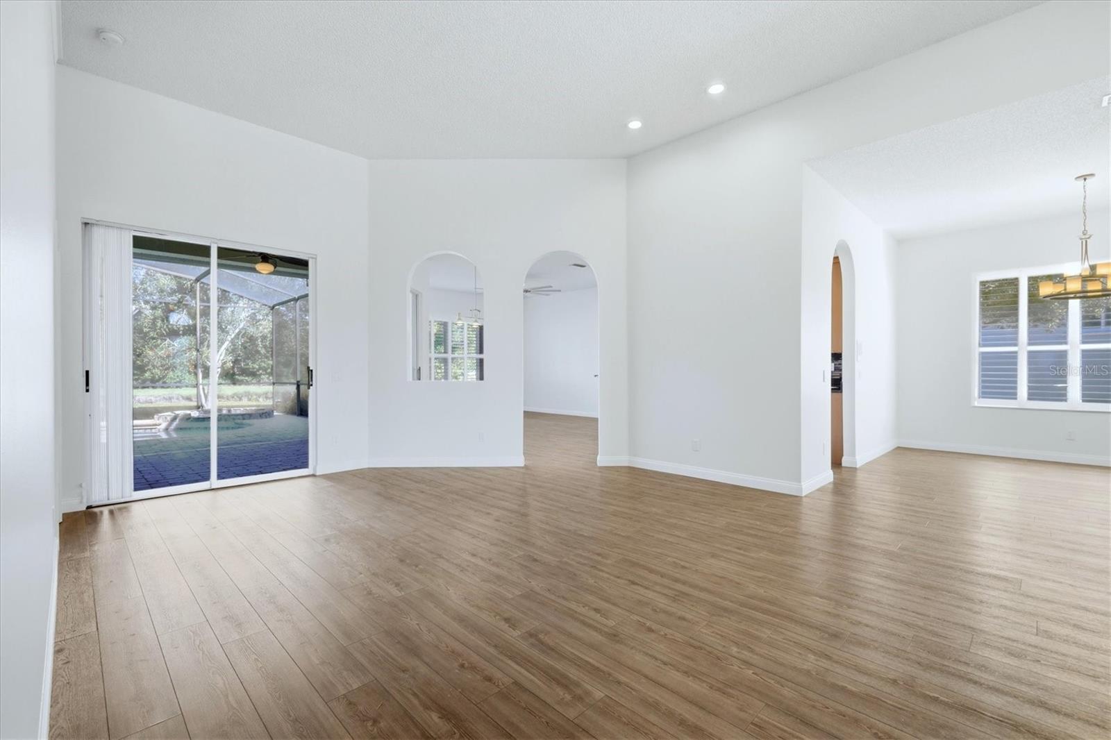 Image 5 of 38 For 8876 Huntington Pointe Drive