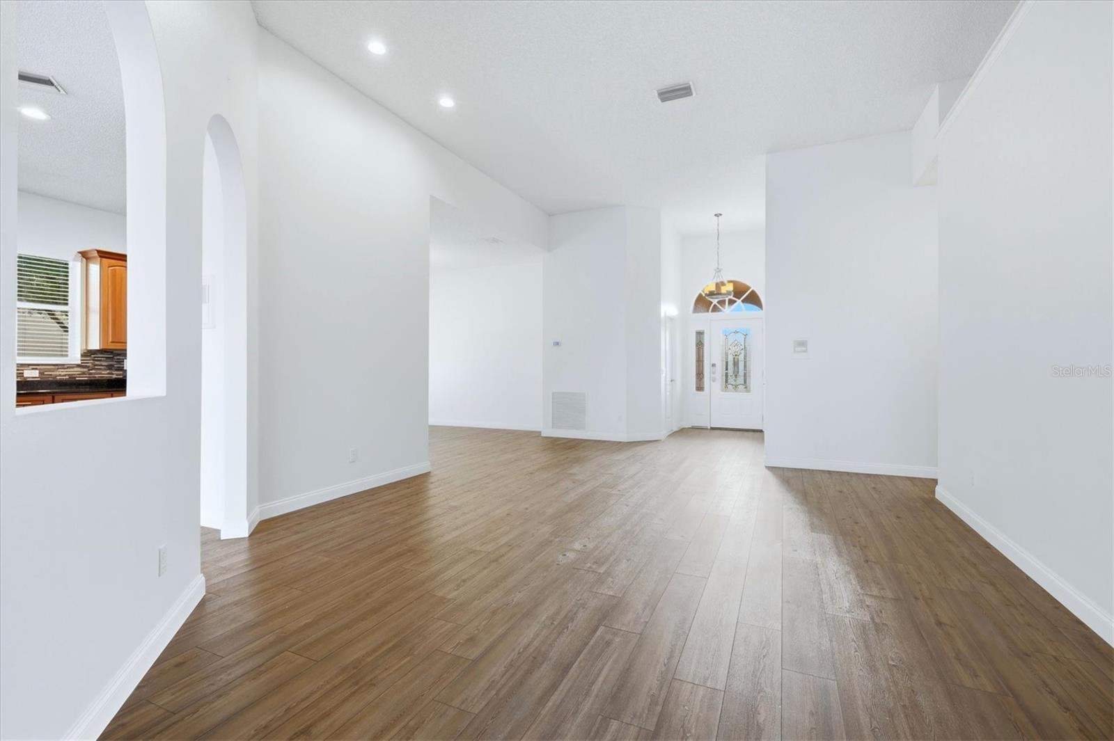 Image 6 of 38 For 8876 Huntington Pointe Drive