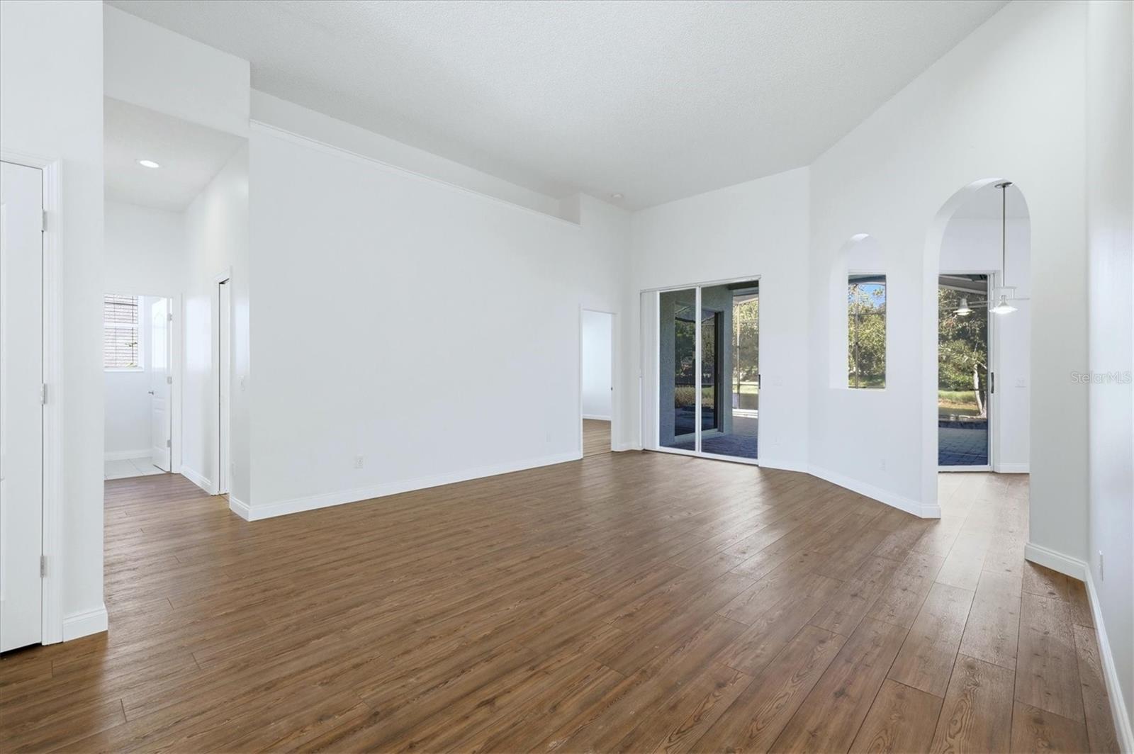 Image 7 of 38 For 8876 Huntington Pointe Drive