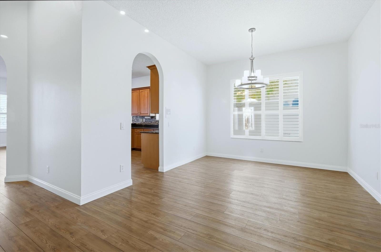 Image 8 of 38 For 8876 Huntington Pointe Drive