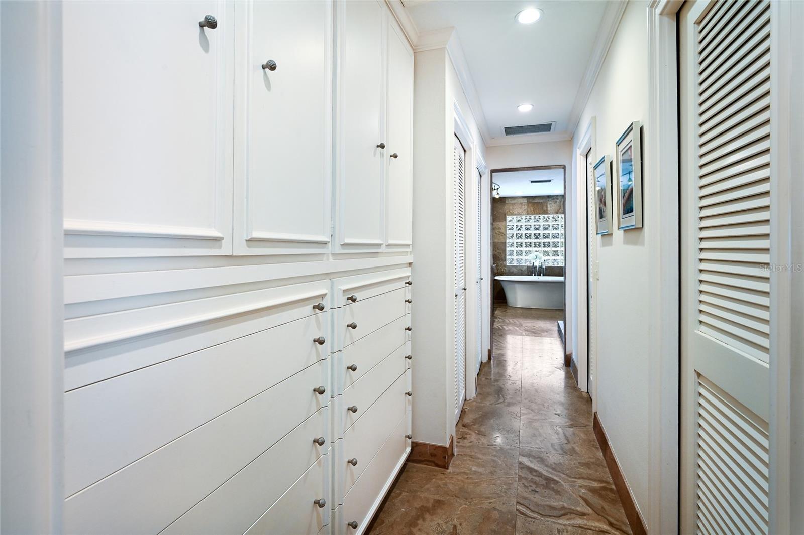 Image 22 of 43 For 218 Robin Drive