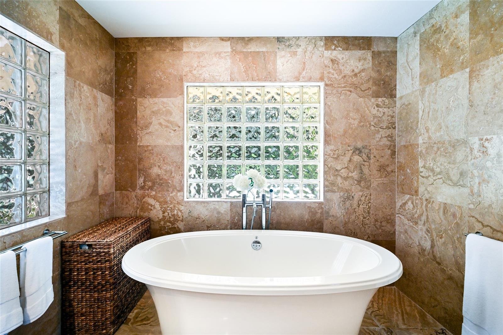 Image 24 of 43 For 218 Robin Drive