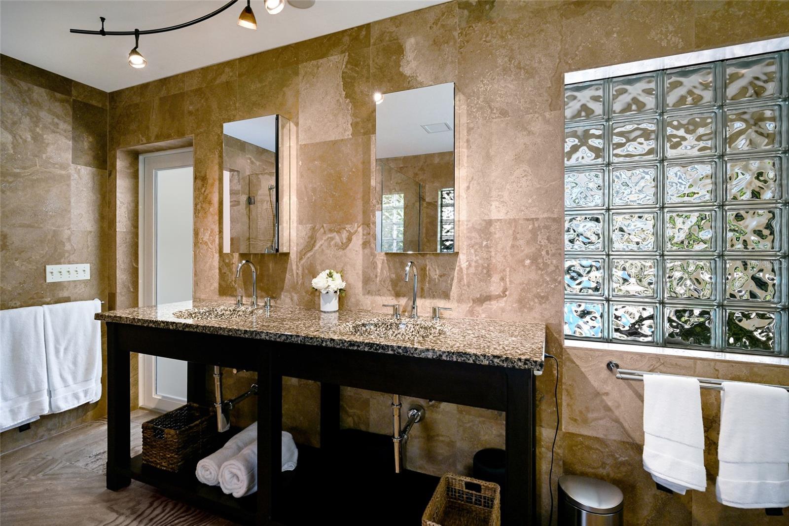 Image 25 of 43 For 218 Robin Drive