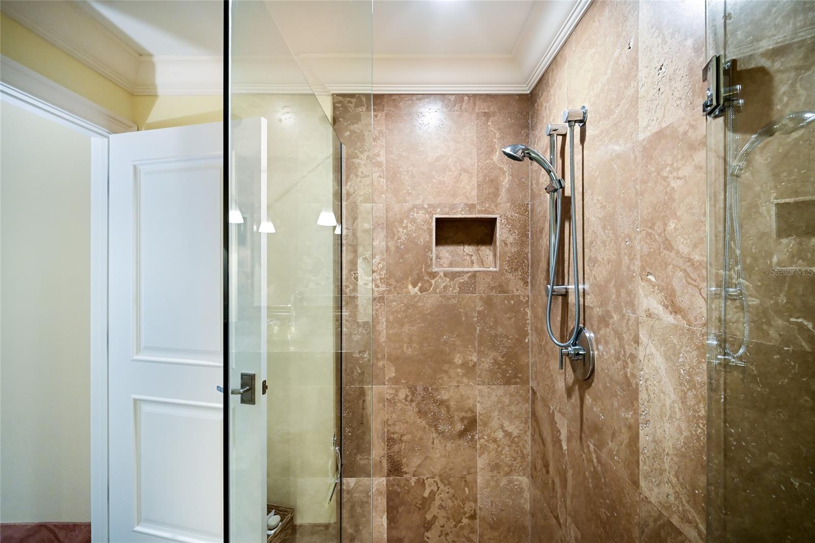 Image 29 of 43 For 218 Robin Drive