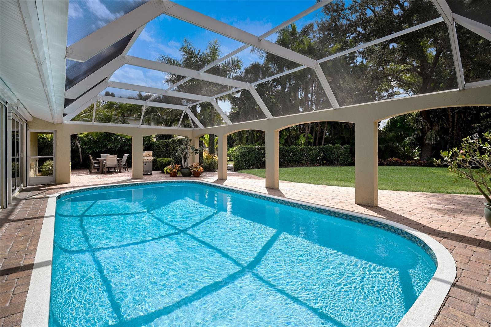 Image 34 of 43 For 218 Robin Drive