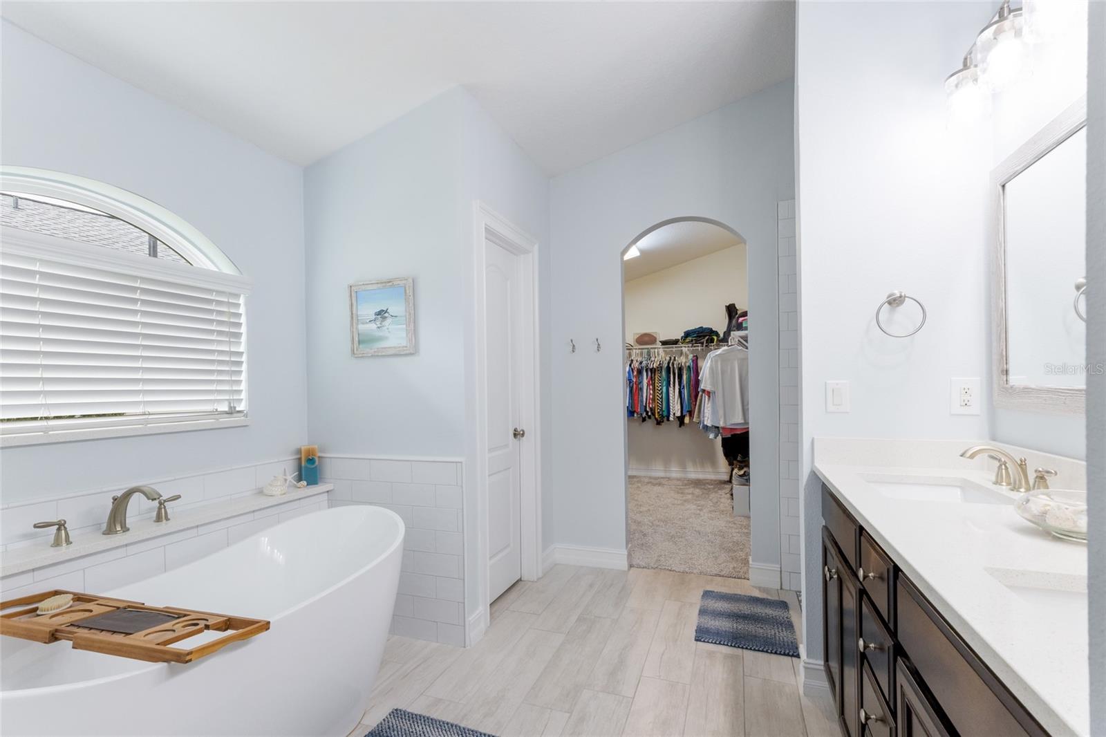 Image 23 of 72 For 12002 Forest Park Circle