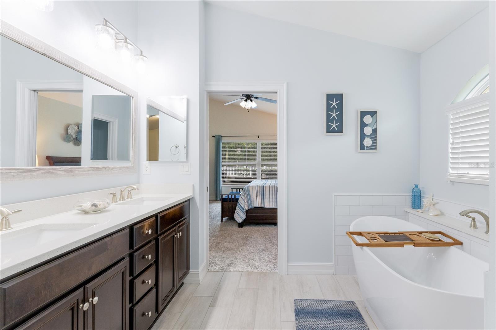 Image 26 of 72 For 12002 Forest Park Circle