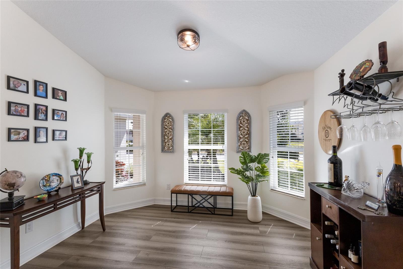 Image 8 of 72 For 12002 Forest Park Circle