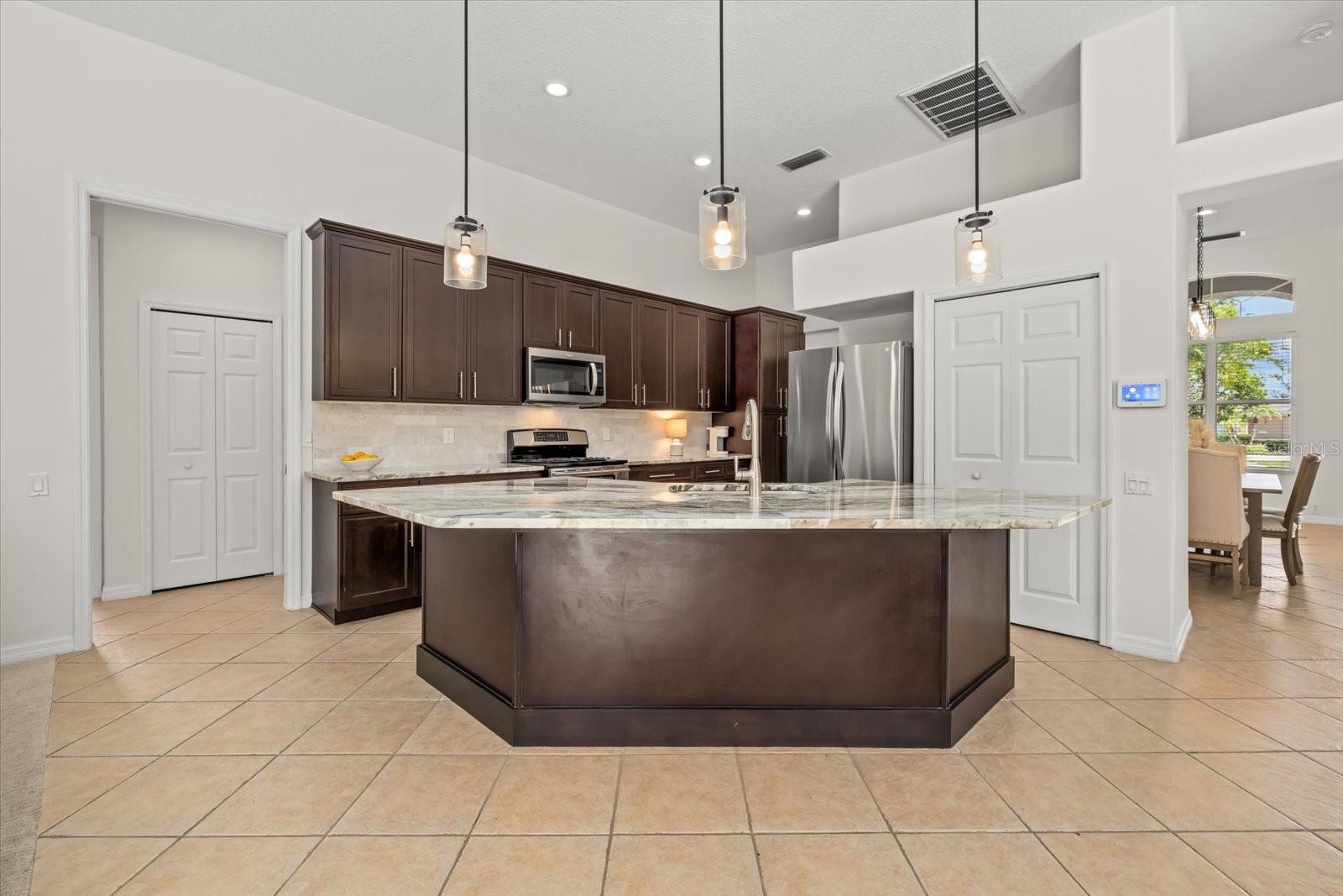 Image 17 of 51 For 6916 Riversedge Street Circle