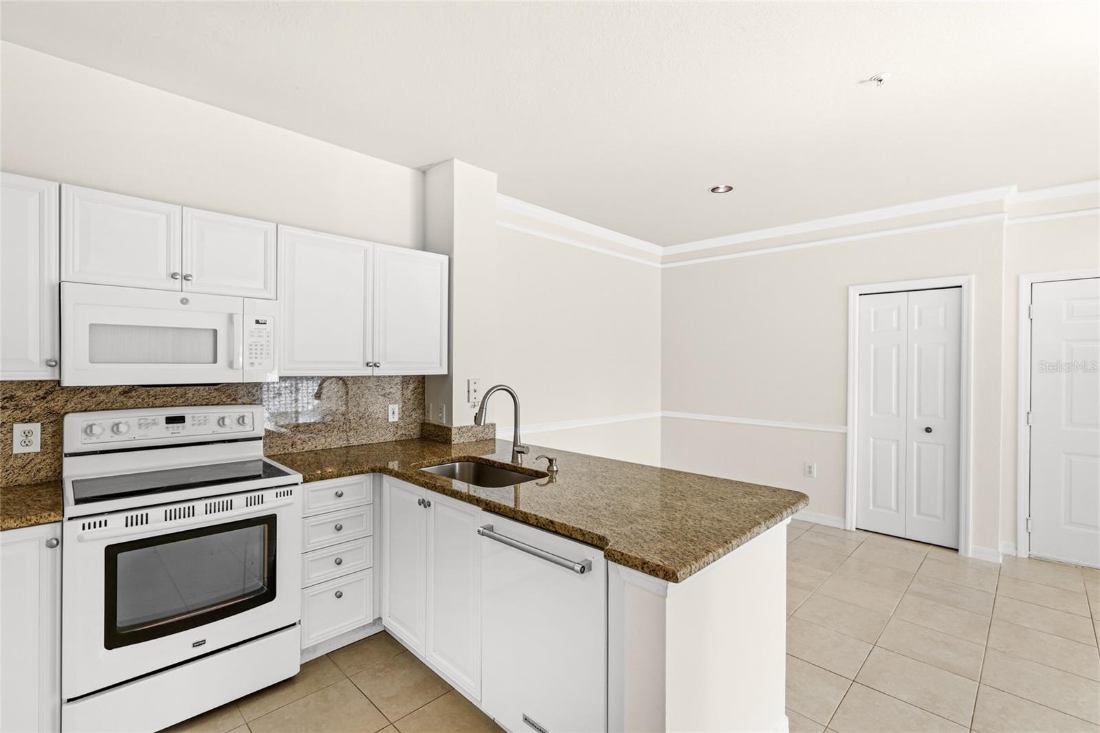 Image 11 of 35 For 5110 Northridge Road 203