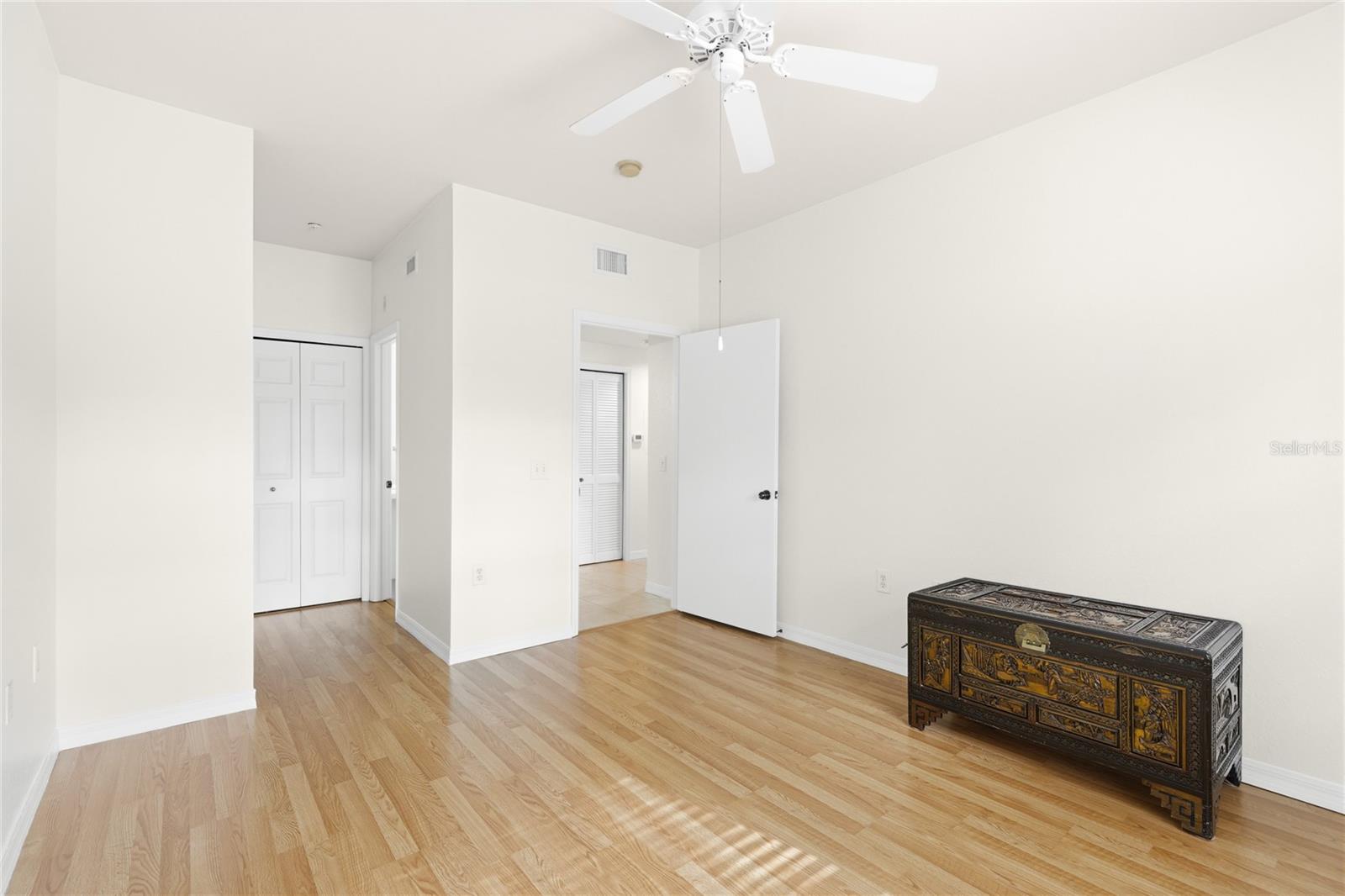 Image 15 of 35 For 5110 Northridge Road 203