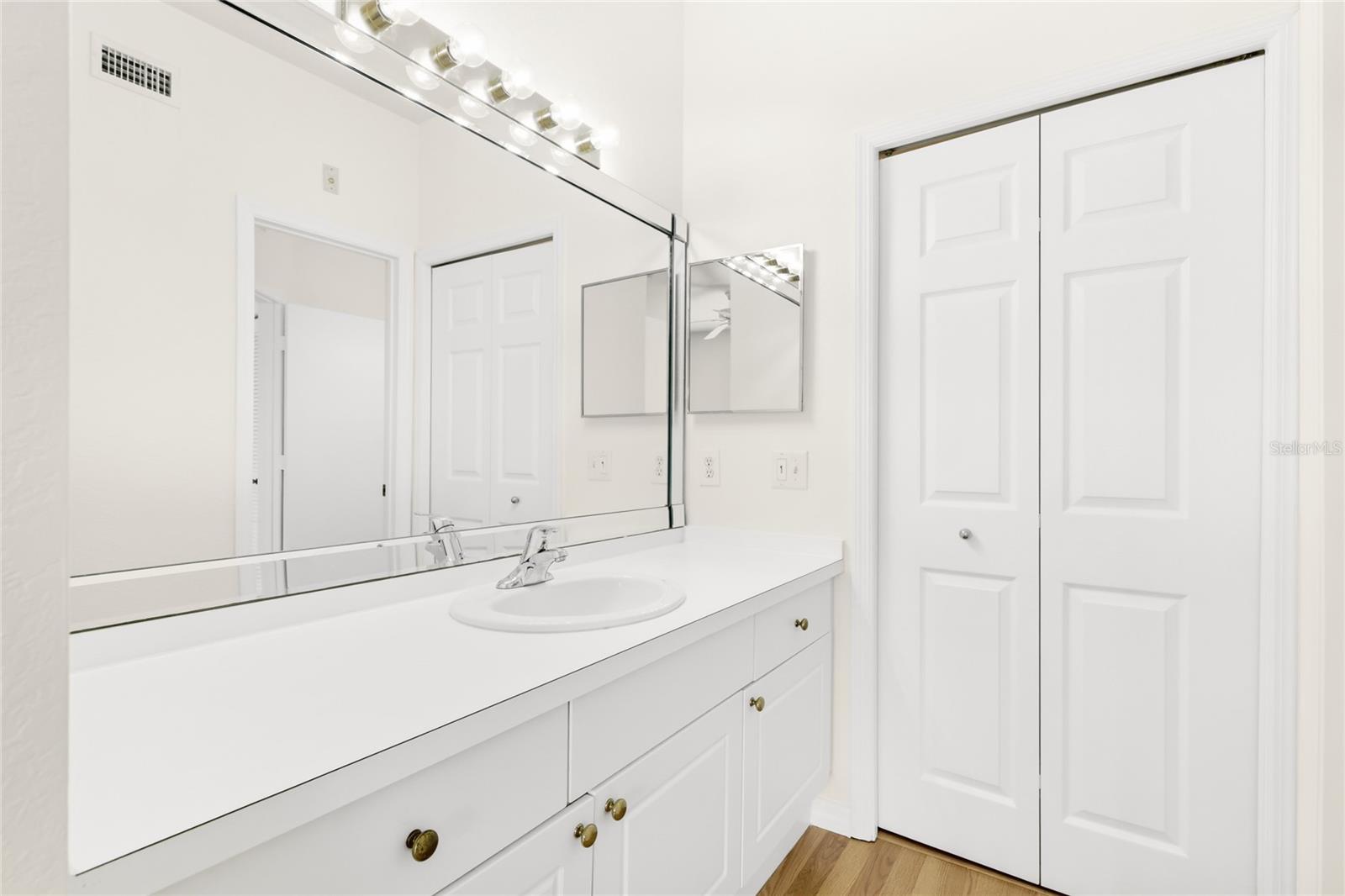 Image 16 of 35 For 5110 Northridge Road 203