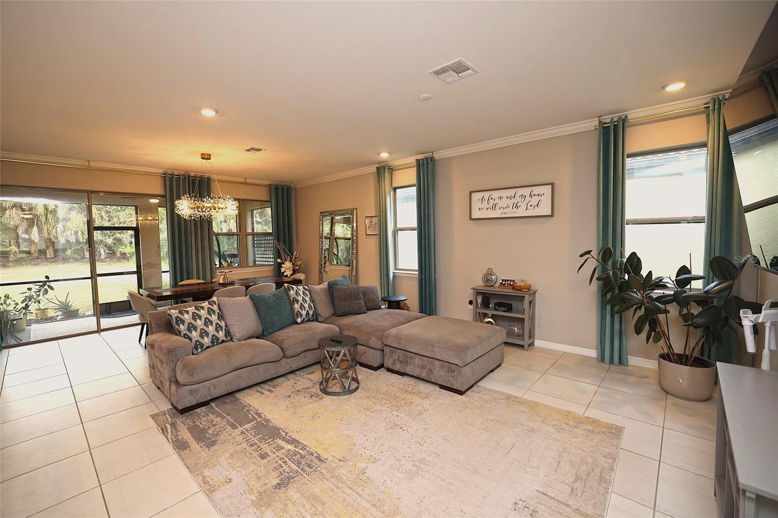 Image 17 of 41 For 264 Soliera Street