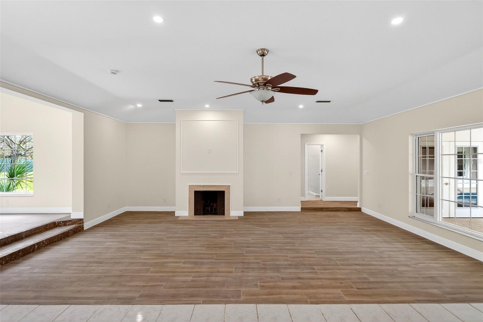 Image 11 of 82 For 7108 Midnight Pass Road