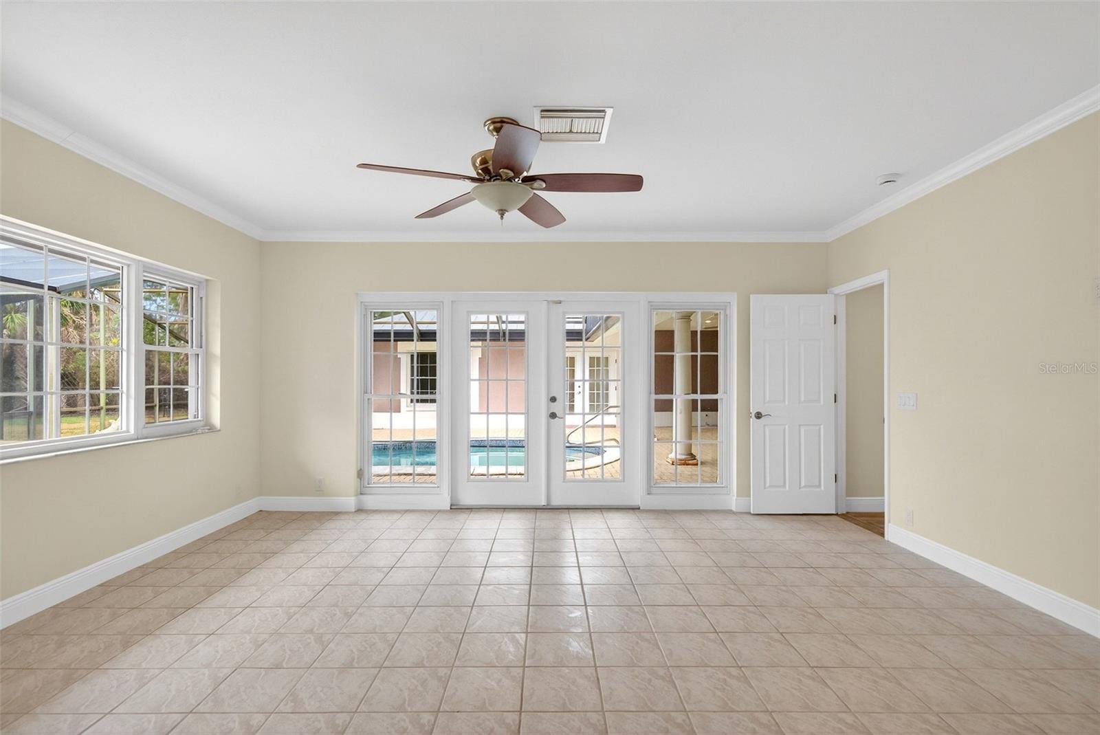 Image 20 of 82 For 7108 Midnight Pass Road