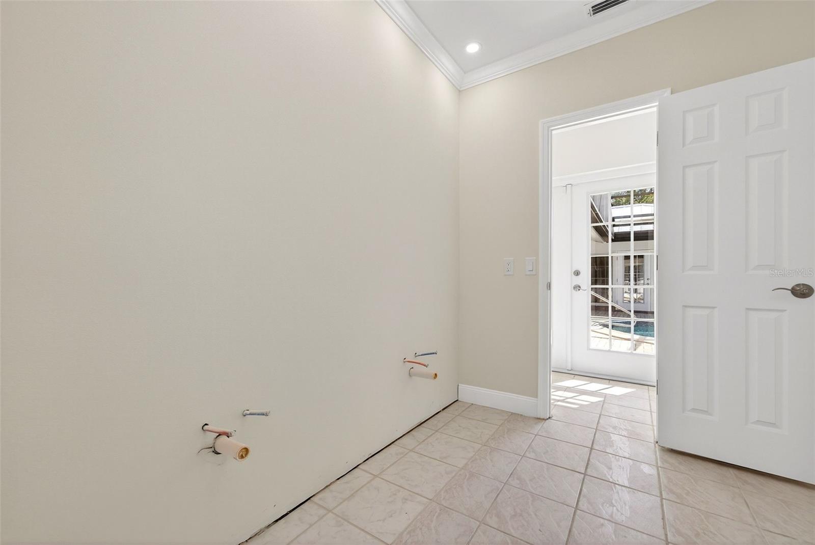 Image 24 of 82 For 7108 Midnight Pass Road