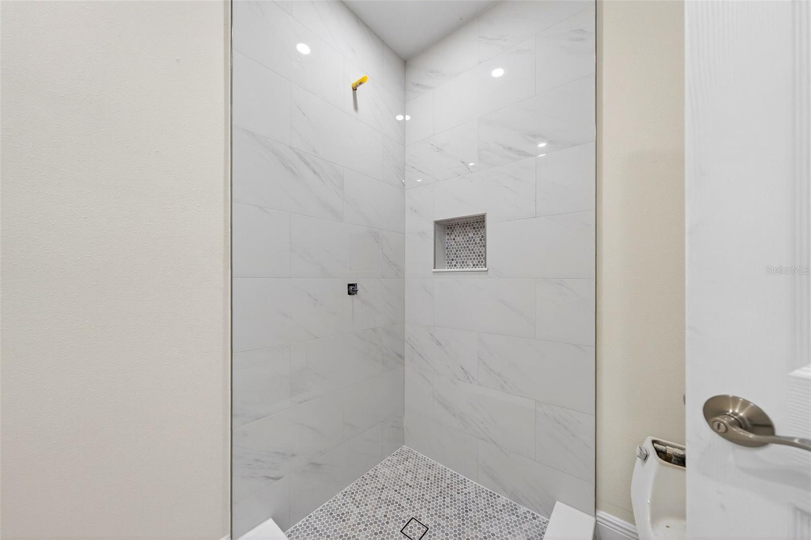 Image 32 of 82 For 7108 Midnight Pass Road