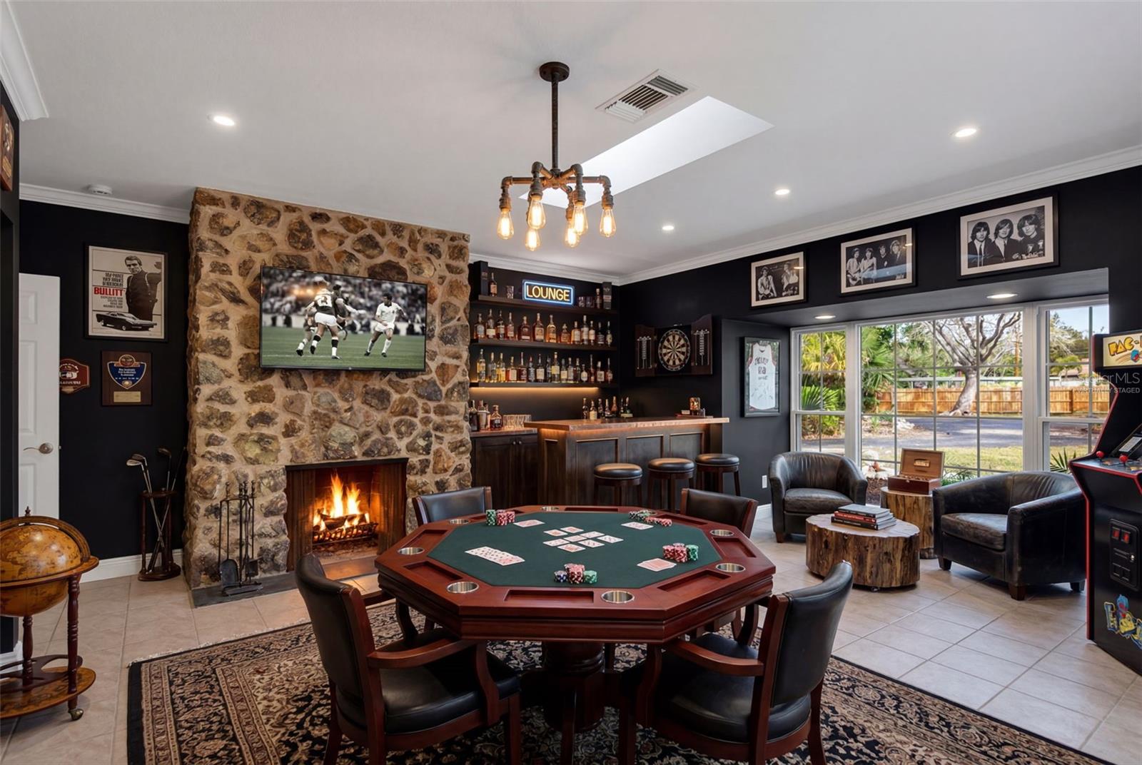 Image 35 of 82 For 7108 Midnight Pass Road