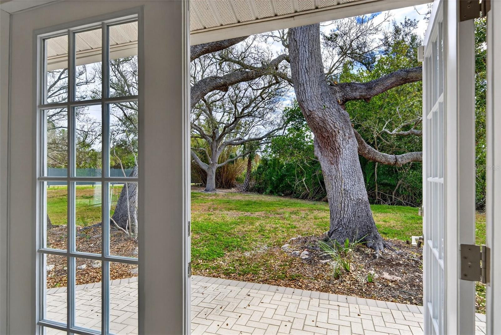 Image 37 of 82 For 7108 Midnight Pass Road