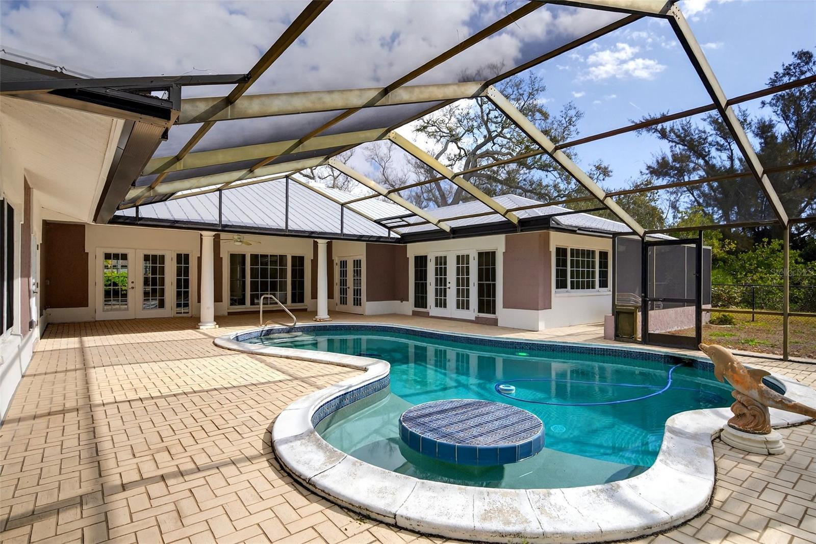 Image 41 of 82 For 7108 Midnight Pass Road