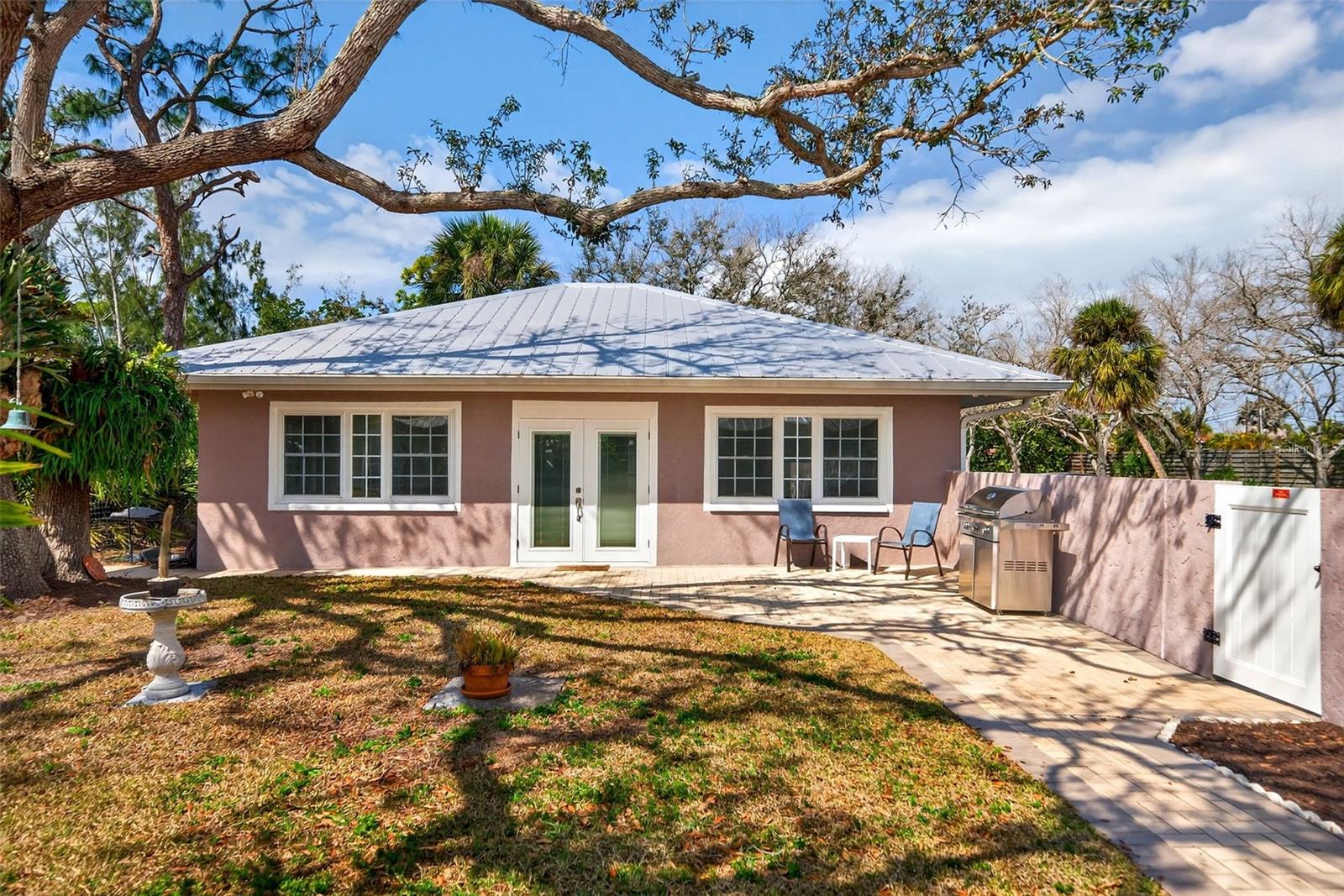 Image 44 of 82 For 7108 Midnight Pass Road