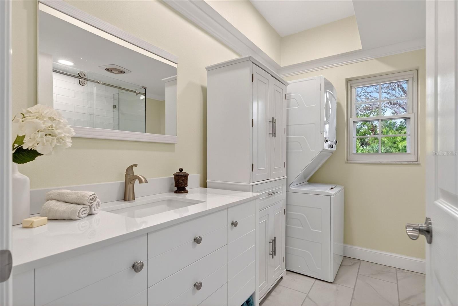 Image 50 of 82 For 7108 Midnight Pass Road