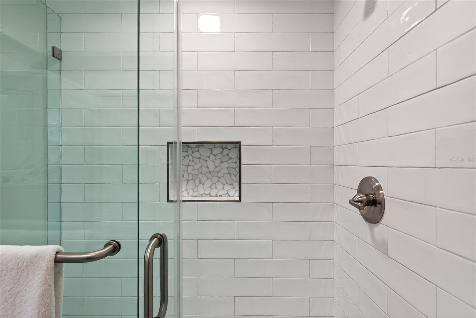 Image 52 of 82 For 7108 Midnight Pass Road