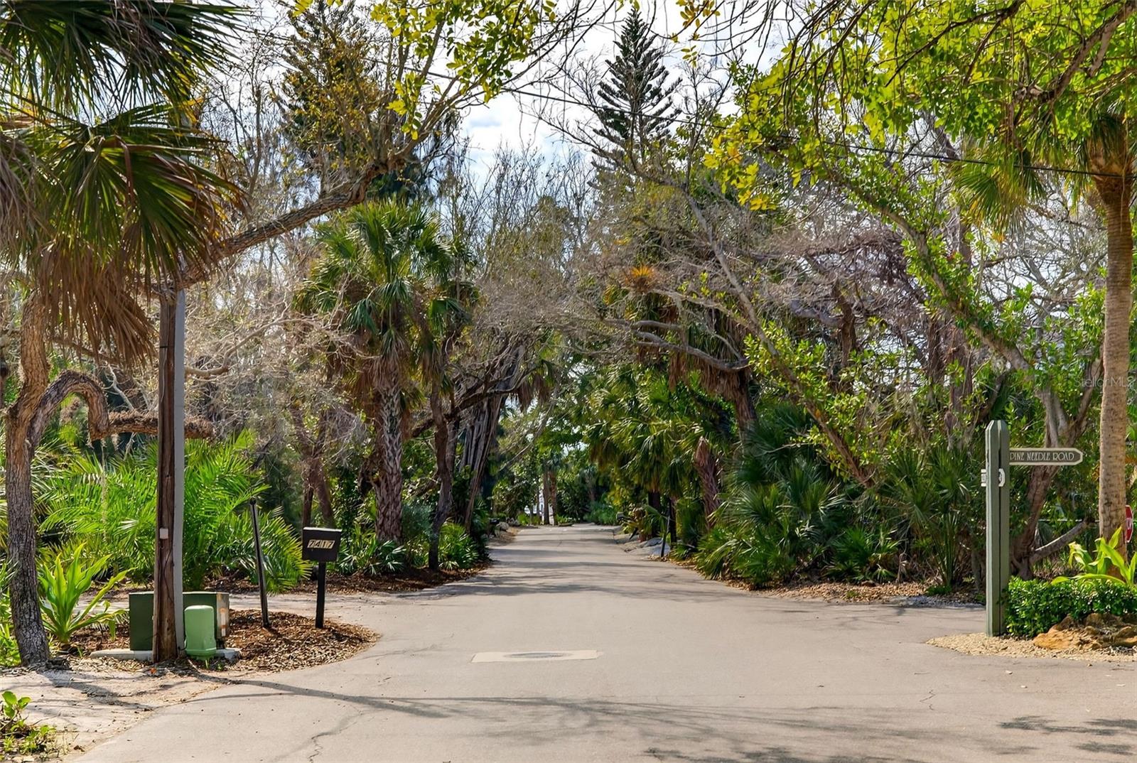 Image 66 of 82 For 7108 Midnight Pass Road