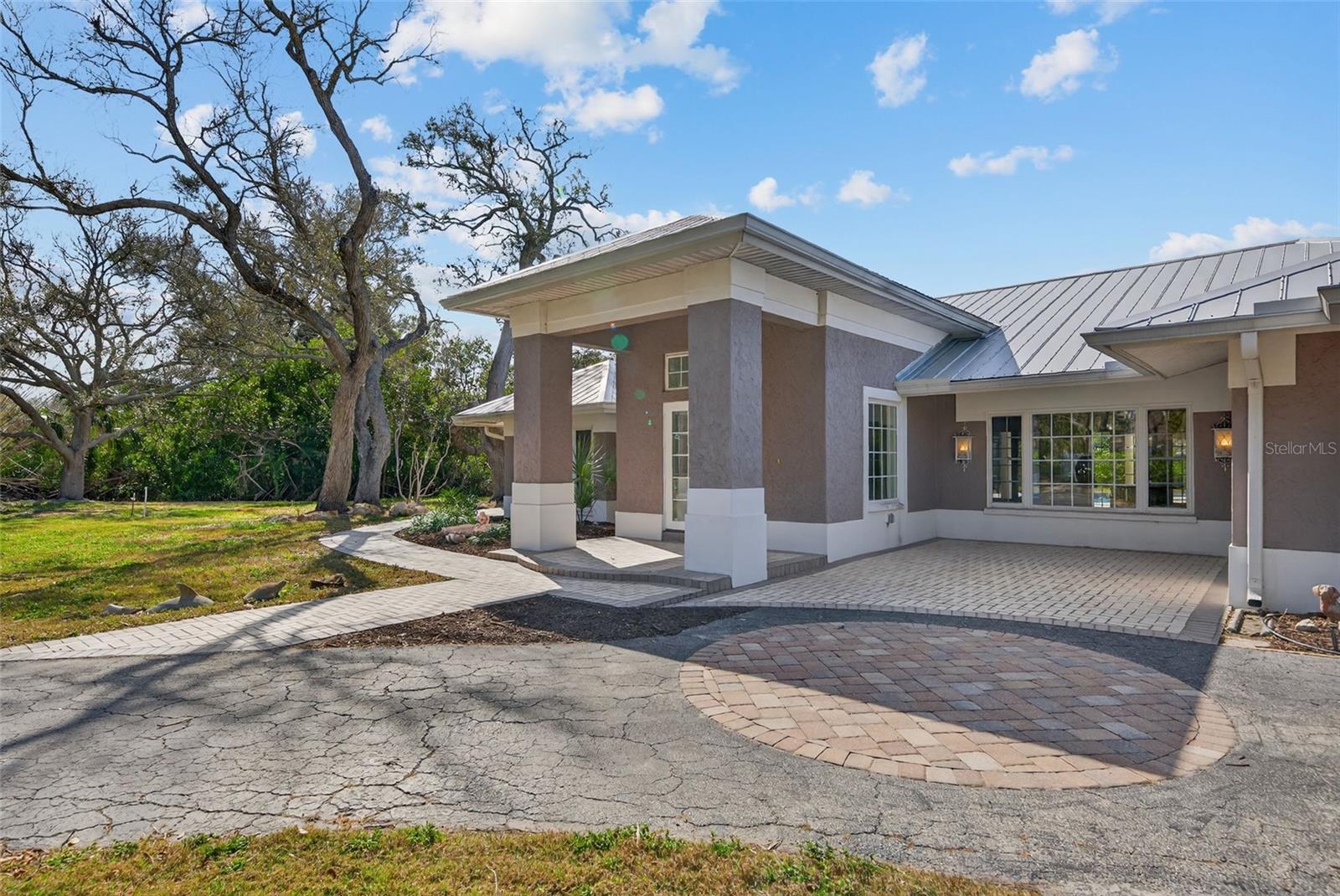 Image 8 of 82 For 7108 Midnight Pass Road