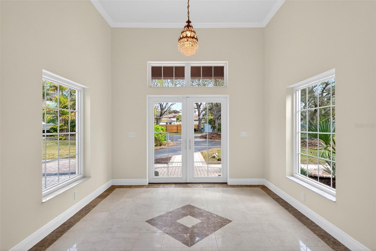 Image 9 of 82 For 7108 Midnight Pass Road