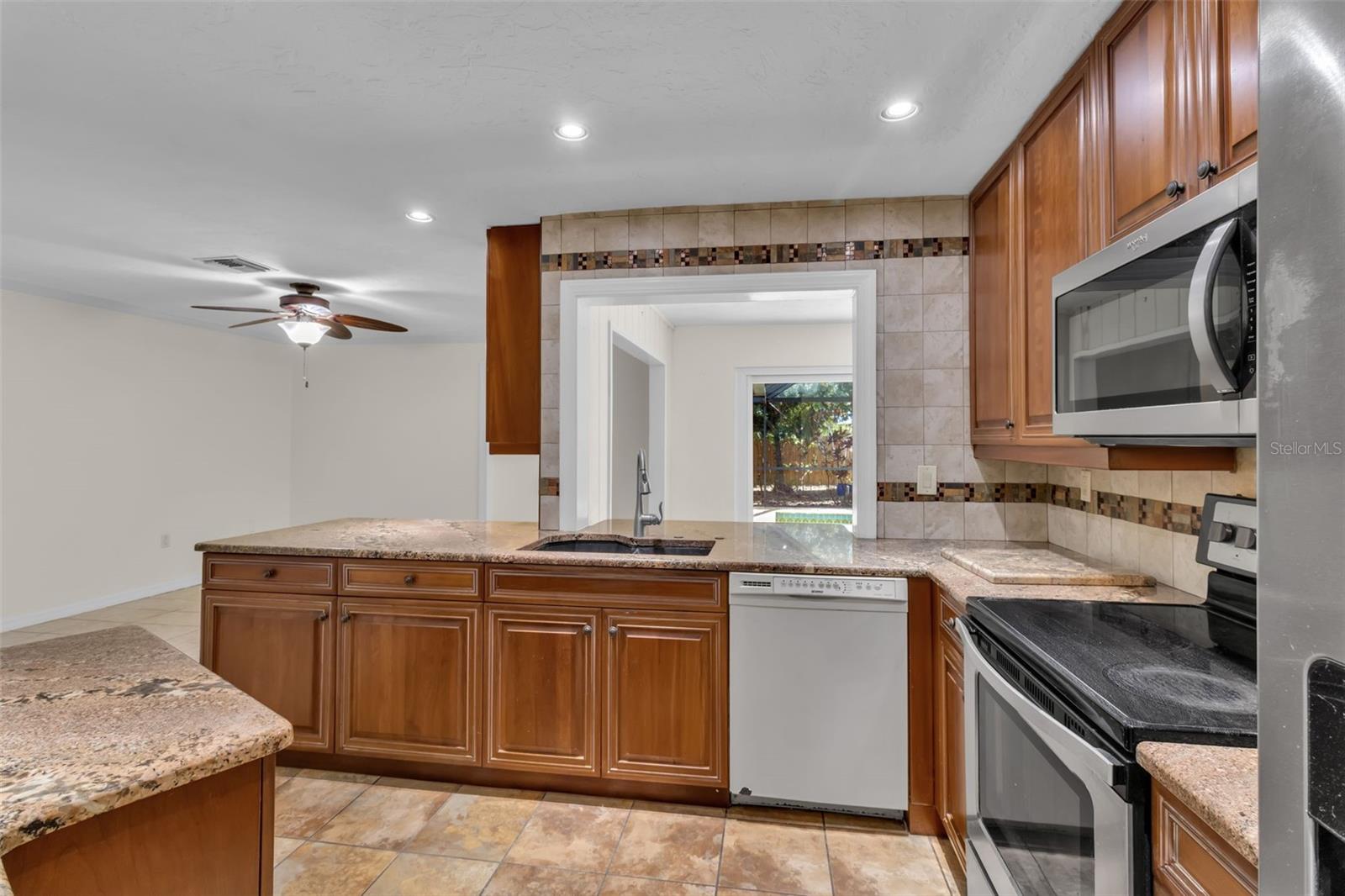 Image 14 of 33 For 4867 Huntleigh Drive