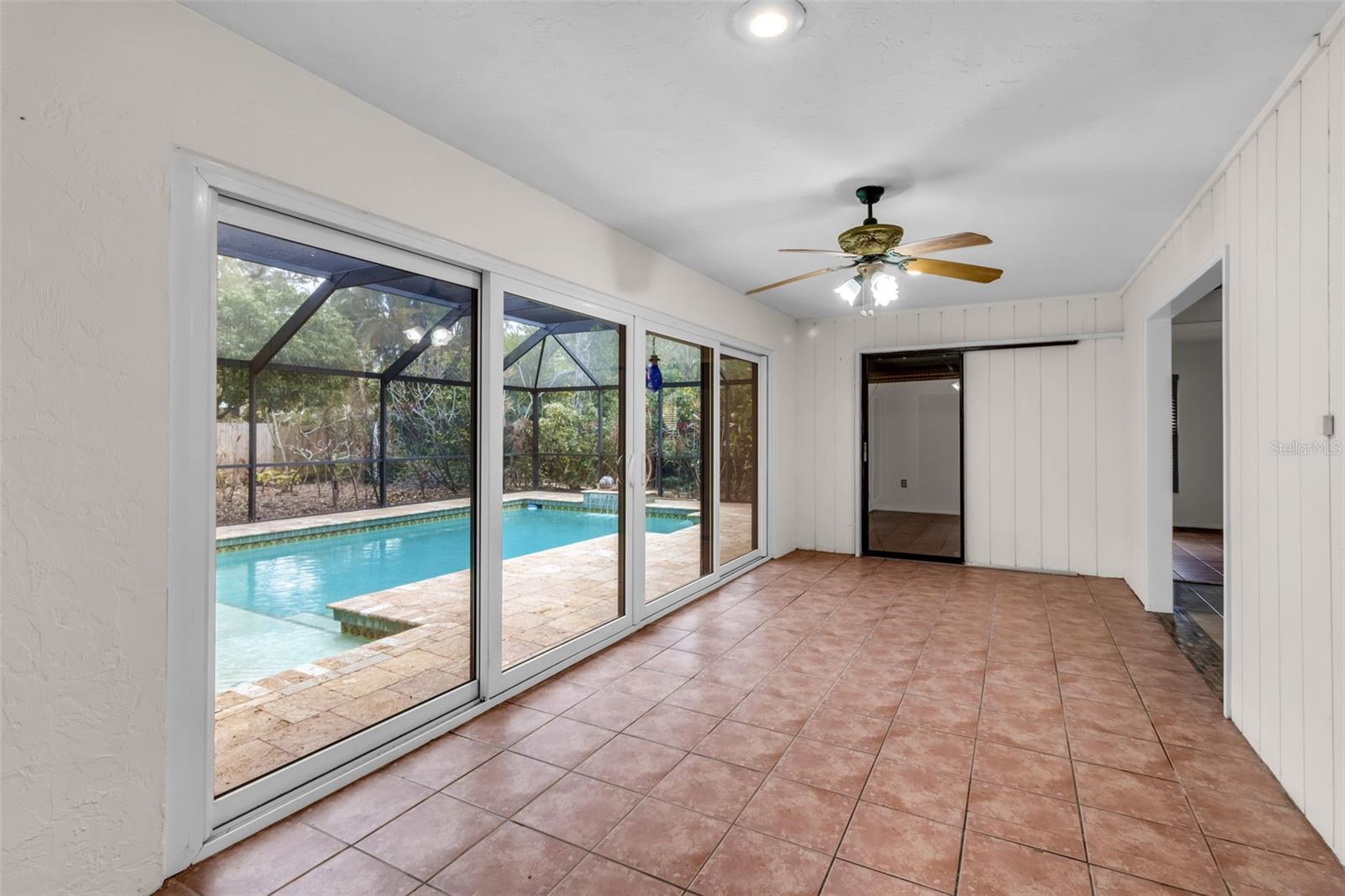 Image 19 of 33 For 4867 Huntleigh Drive