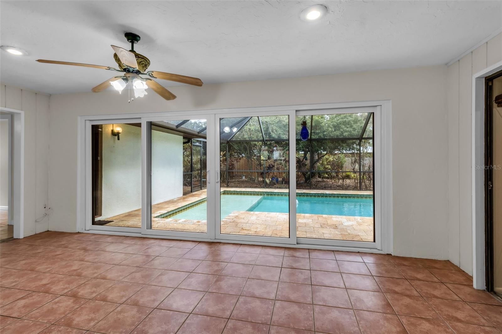 Image 22 of 33 For 4867 Huntleigh Drive