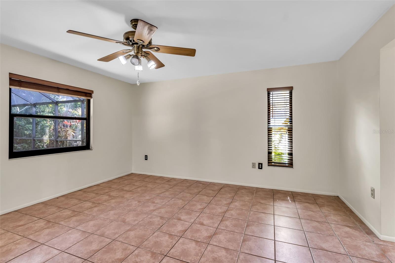 Image 23 of 33 For 4867 Huntleigh Drive