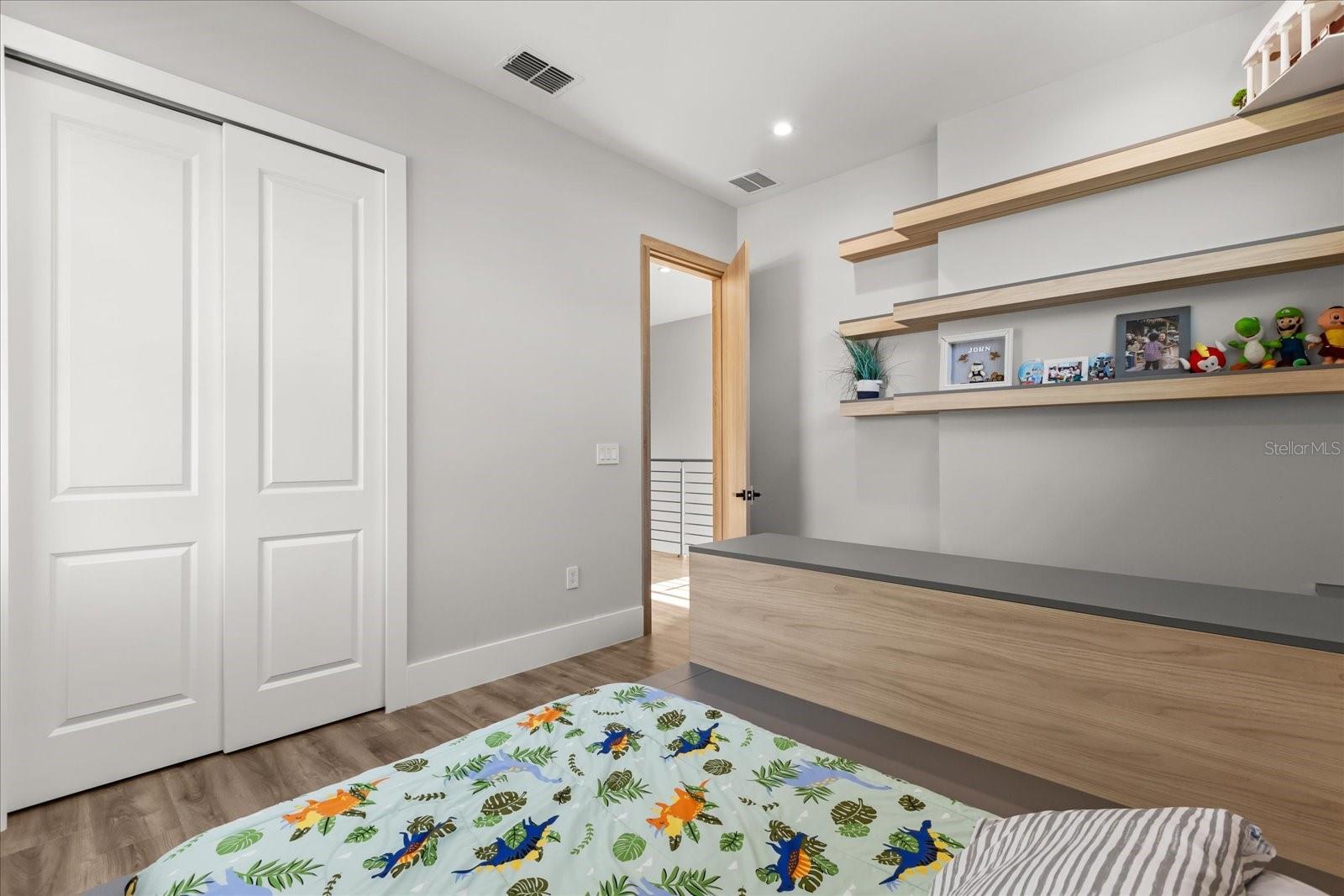 Image 31 of 57 For 1521 Chestnut Avenue