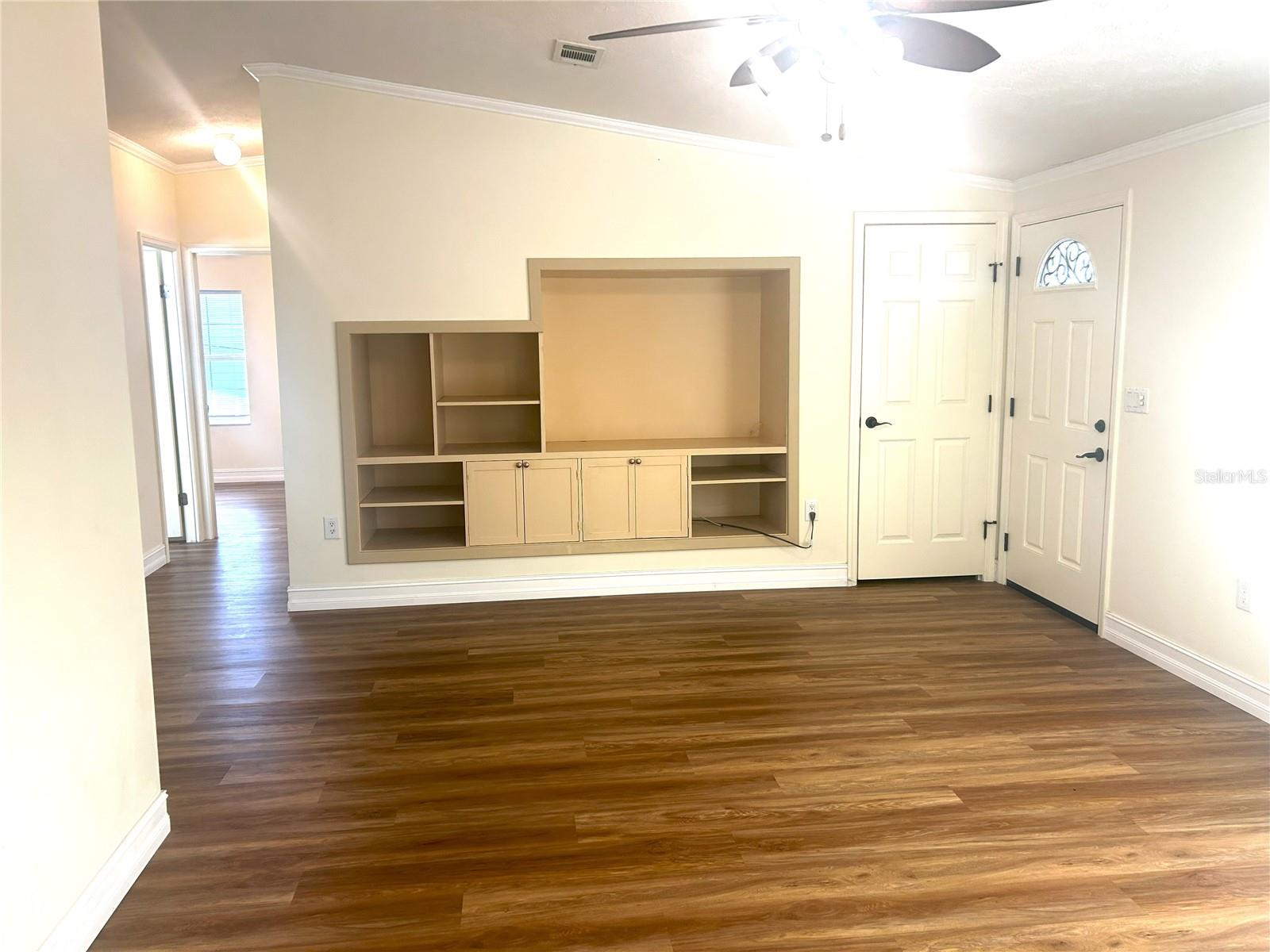 Image 10 of 23 For 4967 Las Vegas Drive