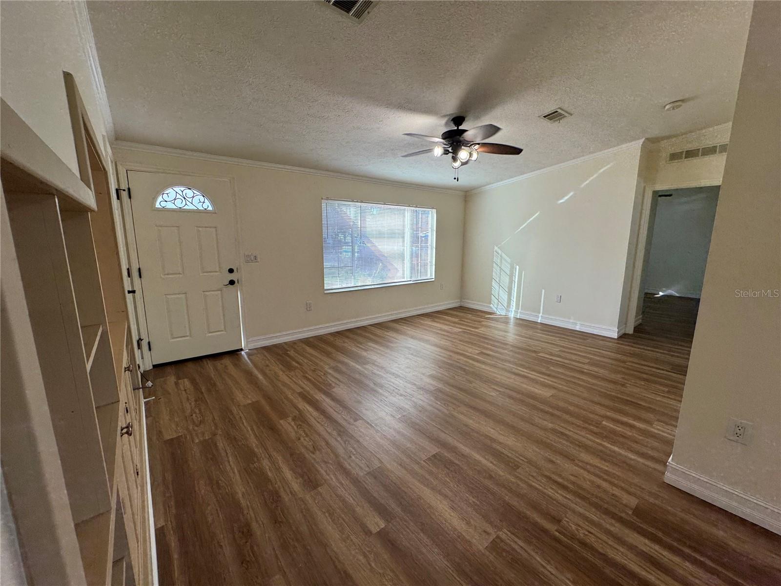 Image 11 of 23 For 4967 Las Vegas Drive