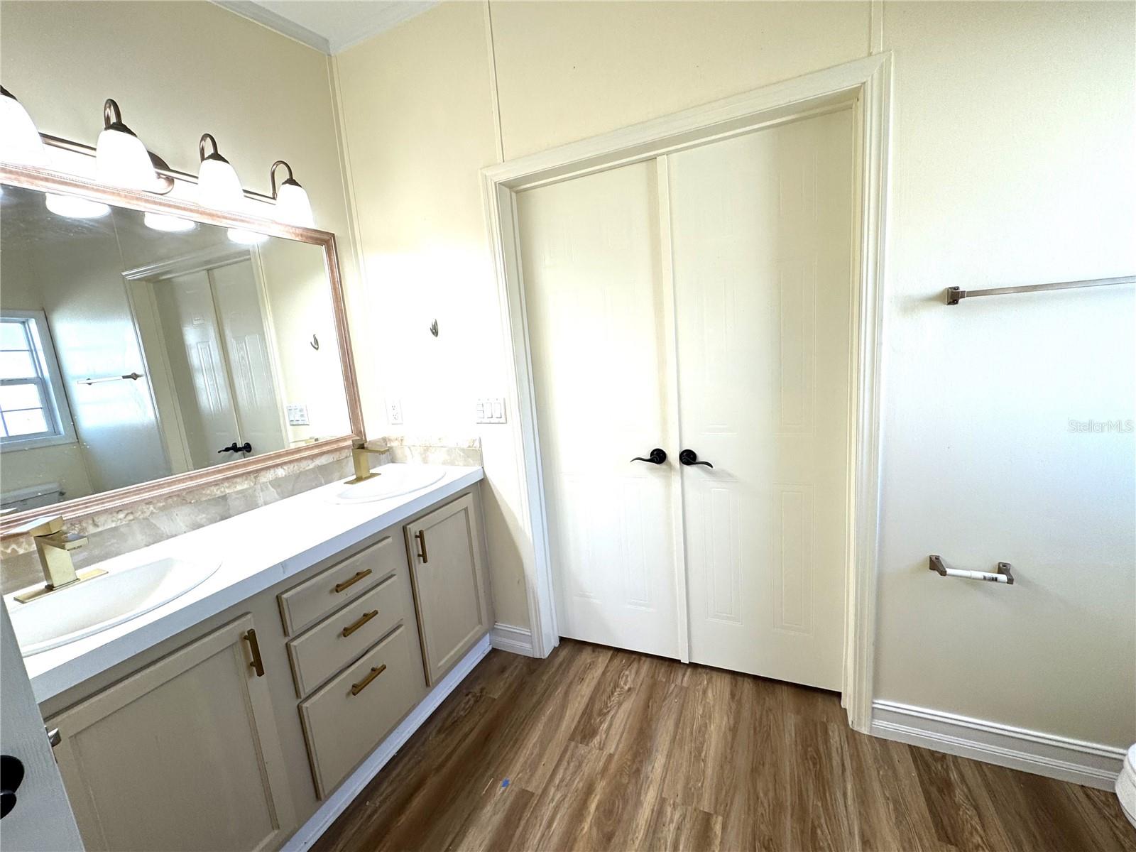 Image 16 of 23 For 4967 Las Vegas Drive