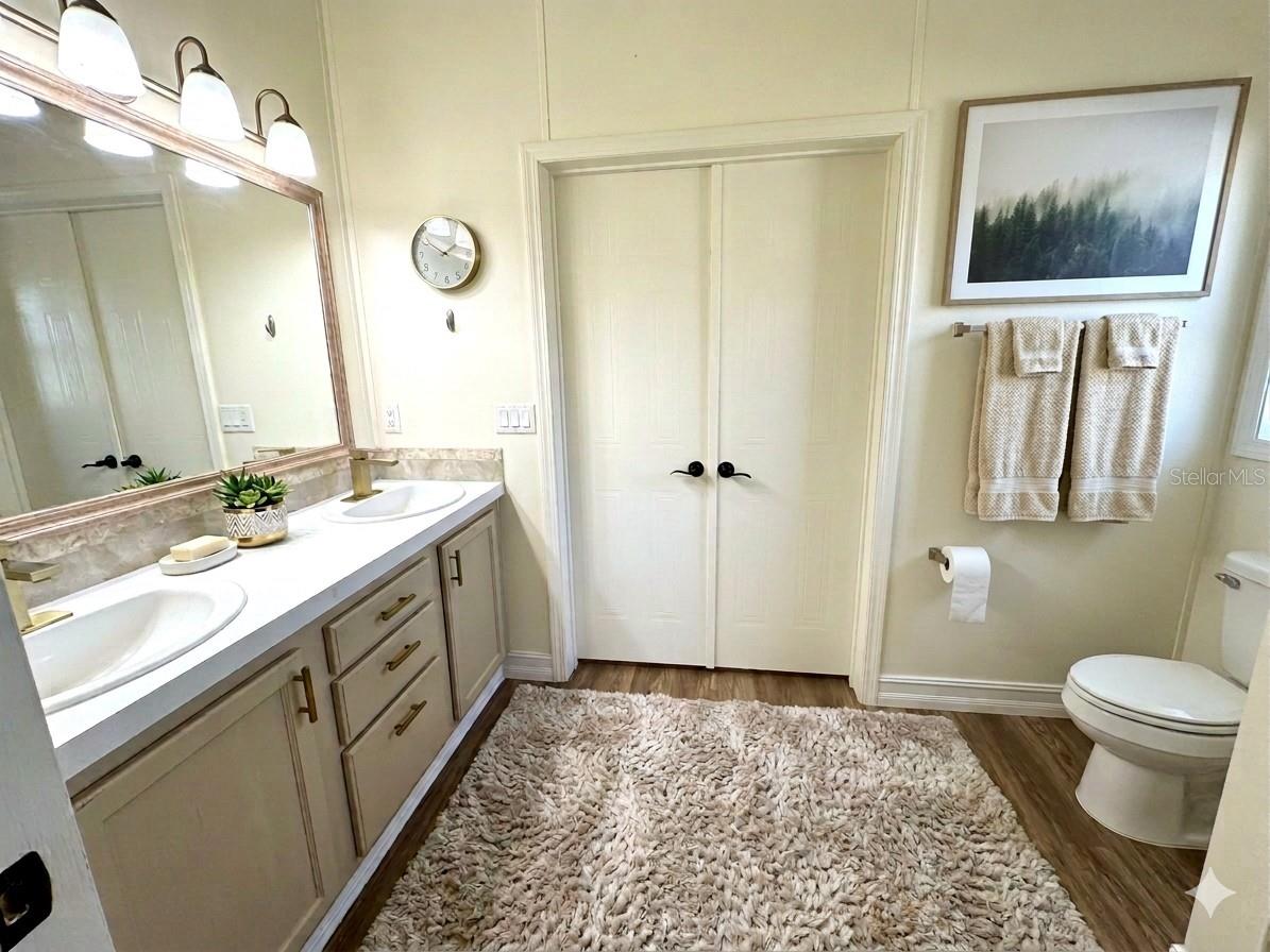 Image 5 of 23 For 4967 Las Vegas Drive